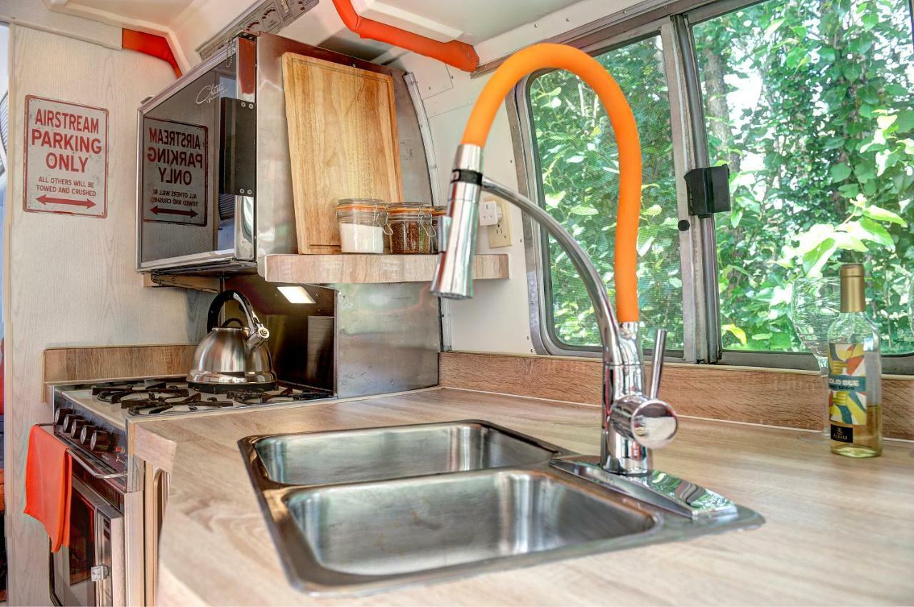 Glamping 1970 American Airstream Motorhome Ponsanooth Exterior foto